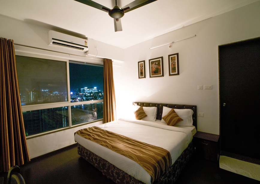 delux hotel bedroom